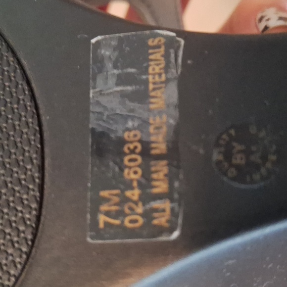 Shoes - Picture 4 of 5